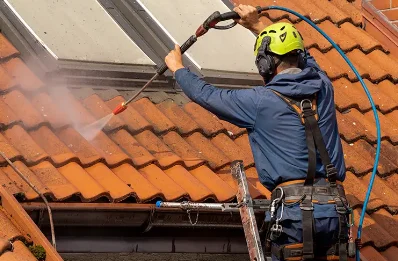 Démoussage et hydrofuge de toiture à Pévange